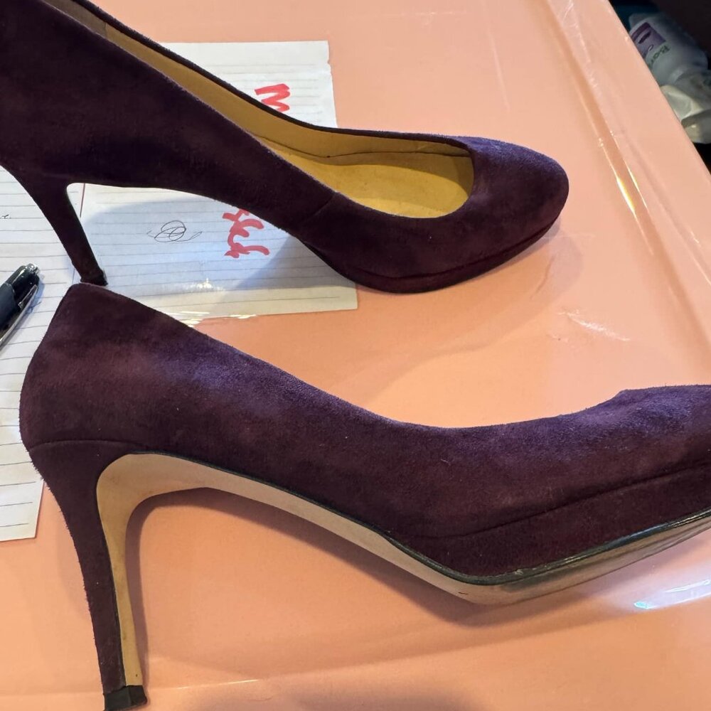**Ivanka Trump Wine-Colored Pumps – Size 8M**